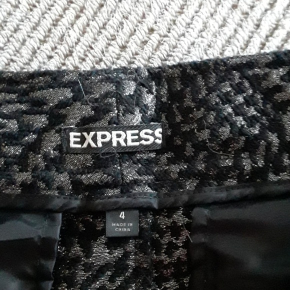 Express shorts sz 4 - Picture 2 of 4